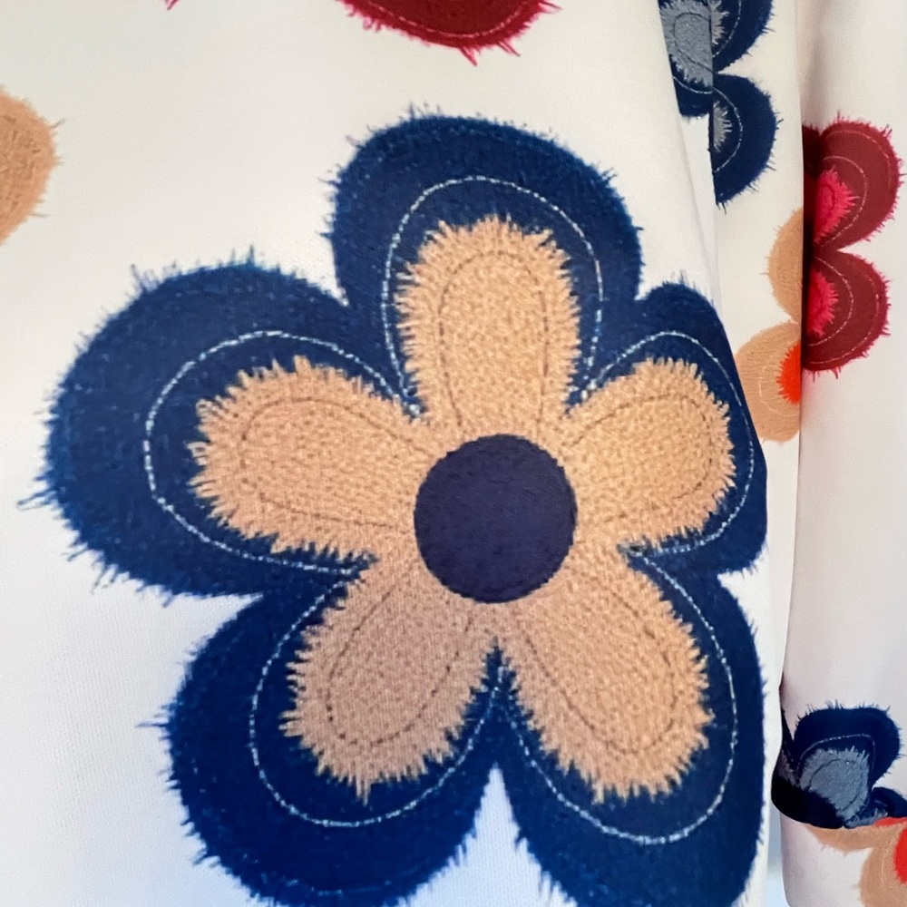 Emery Rose Floral Print polyester top. - Picture 3 of 4